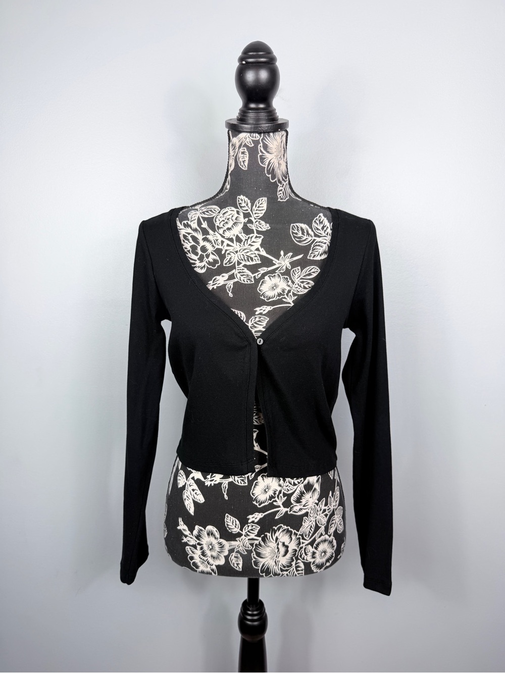 NWT Zara black cropped cardigan single button long sleeve sweater size large